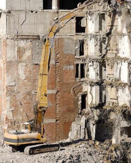 Demolarea structurilor subterane: provocări și soluții tehnice