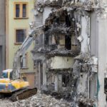 Demolarea structurilor de beton armat: metode și echipamente